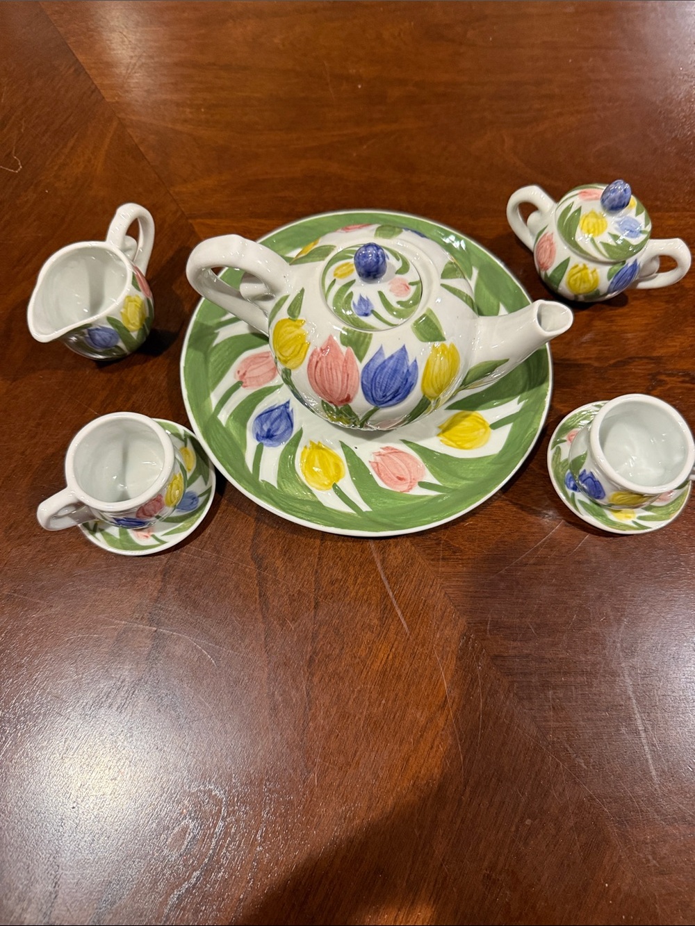 Hand-Painted Tulip Ceramic Tea Set - Green Background